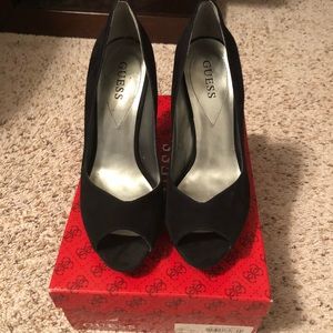 Guess peep toe suede pumps 8.5